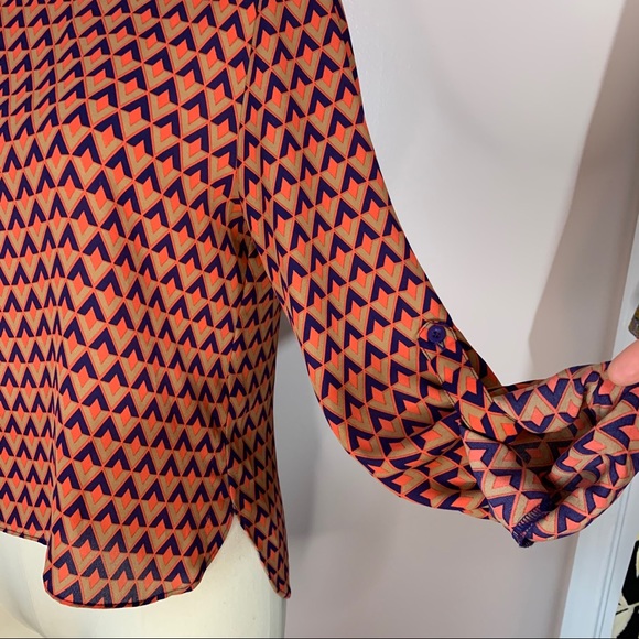 Peep-hole back geometric top - Picture 4 of 6